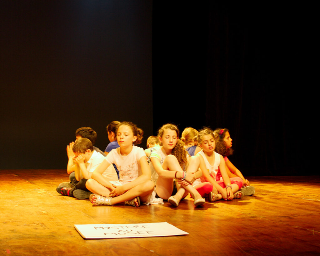 cours enfant à l'école du theatre de l'iris 2023-2024